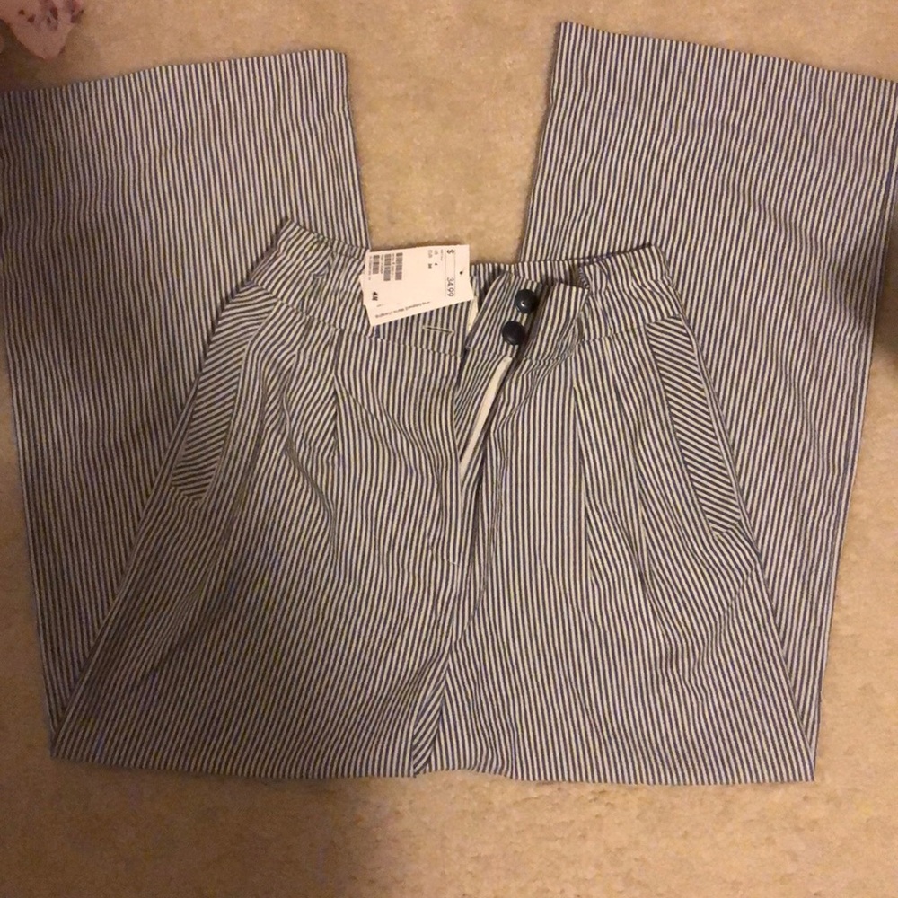 Stripped white leg pants